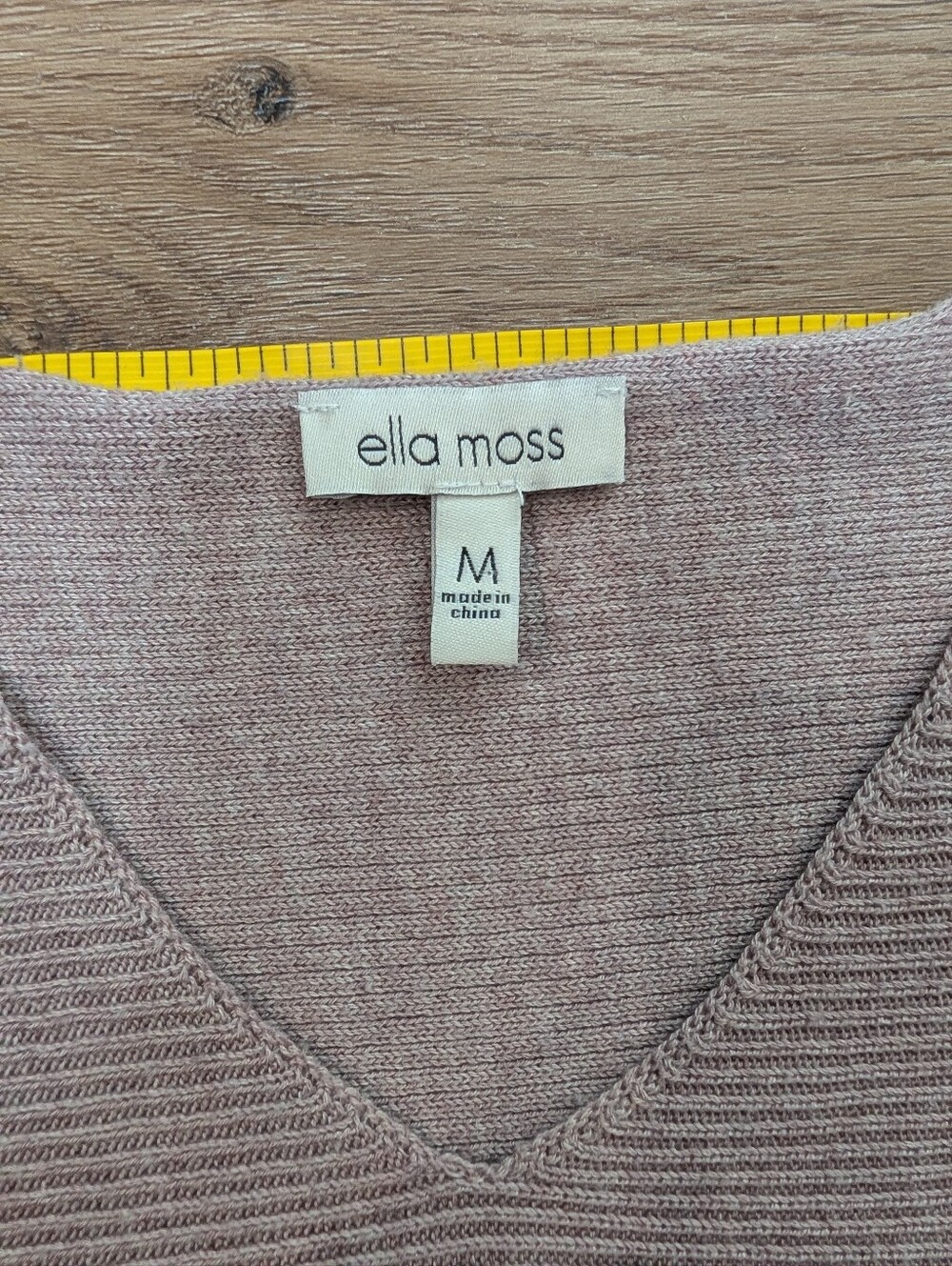 Ella Moss Women's Soft Ribbed Knit V-Neck Mauve Sweater Sz Medium - Picture 3 of 6